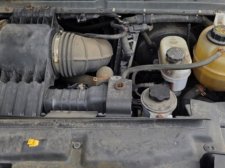 2013-ford-cargo-image-37