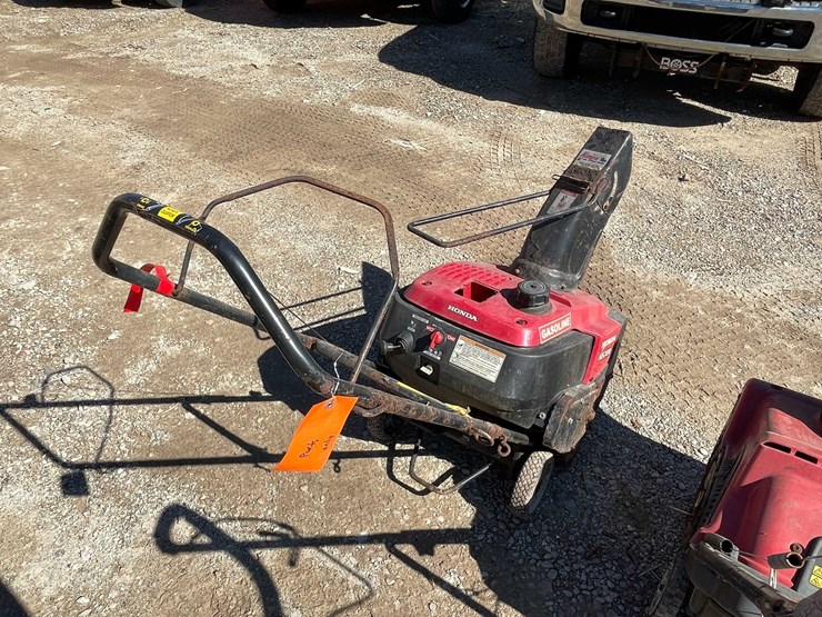 #1846-•-(2)-gas-powered-snow-blowers-for-parts-image-4