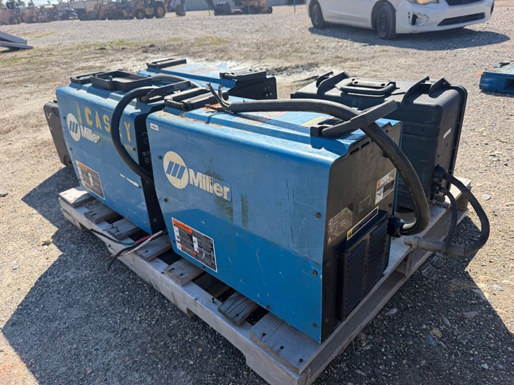 #7514-•-miller-xmt-304-dc-inverter-arc-welder,-miller-suitcase-12rc,-24-volt-wire-feeder-image-2