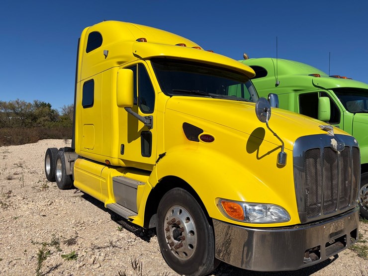 2007-peterbilt-387-image-3