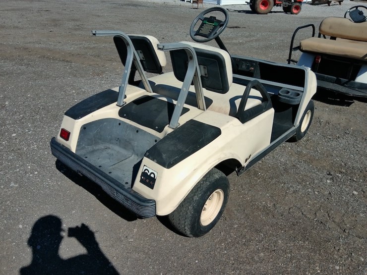 club-car-ds-golf-cart-image-3