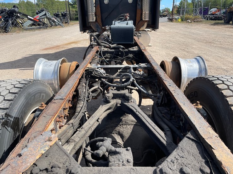 2005-kenworth-t800-image-39