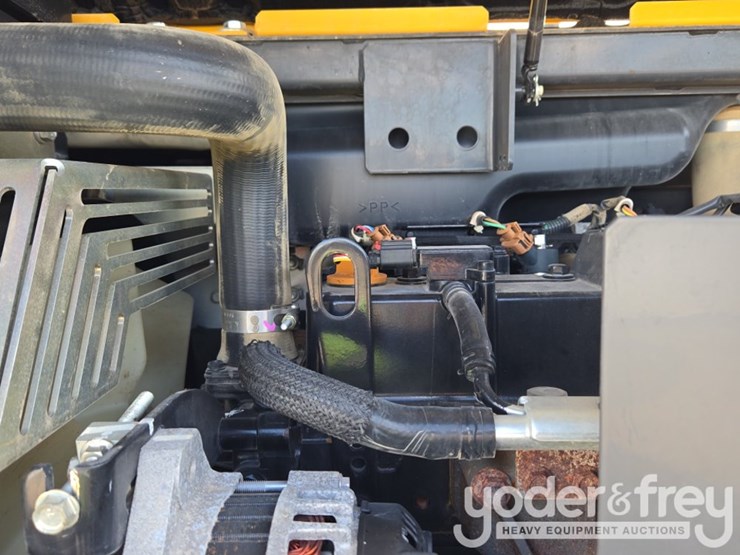 2020-deere-85g-image-54
