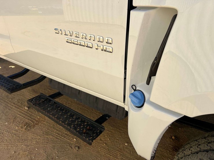 2019-chevrolet-silverado-5500hd-image-41