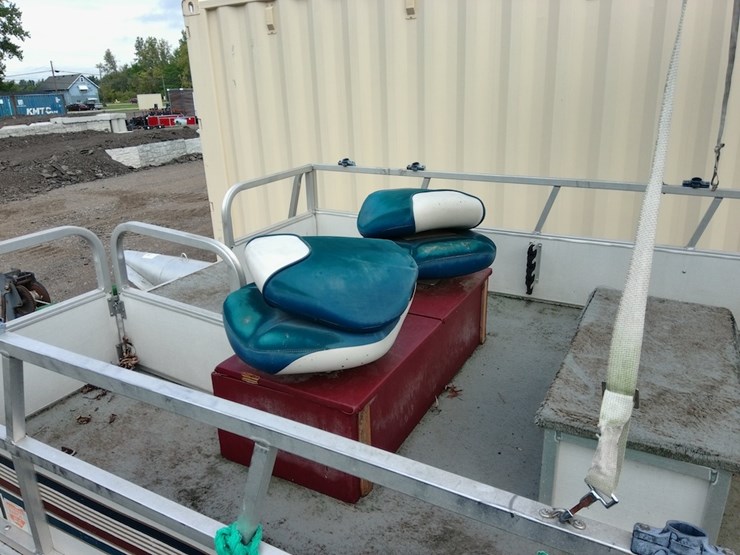 2005-cruiser-lo-pro-pontoon-boat-image-7