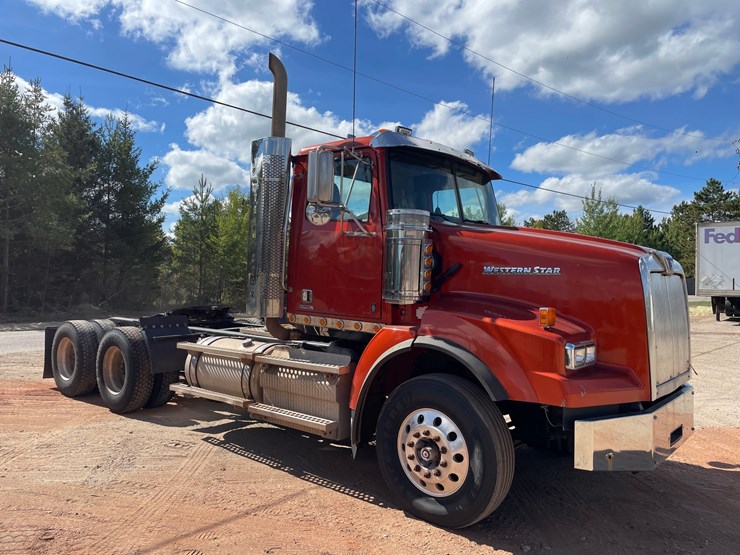 2016-western-star-4900sb-image-3