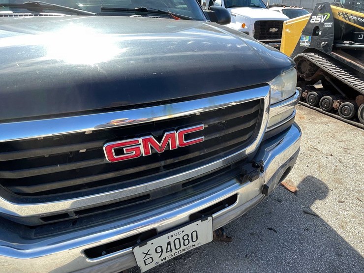 2004-gmc-2500hd-image-38