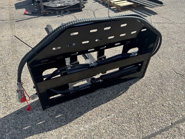 future-skid-steer-side-shift-pallet-forks-image-5
