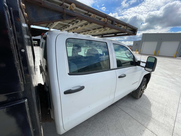 2018-chevrolet-3500-image-47