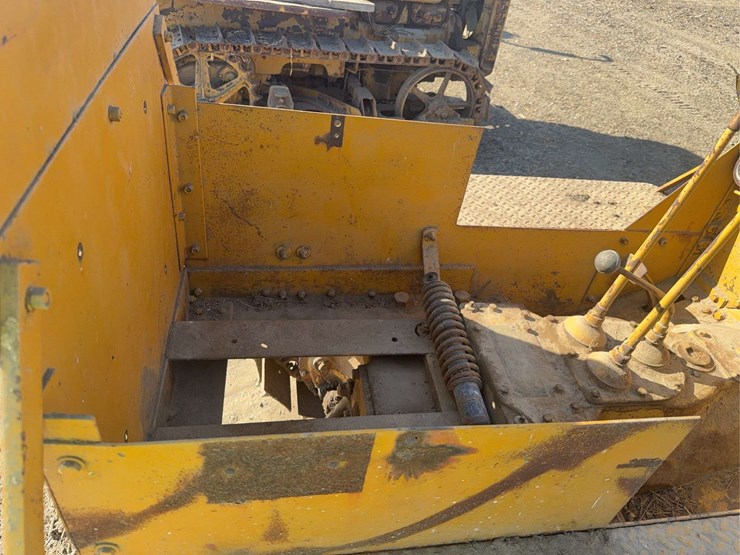 caterpillar-fifteen-image-25