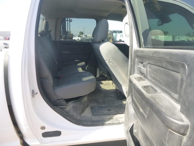 2016-dodge-1500-image-19