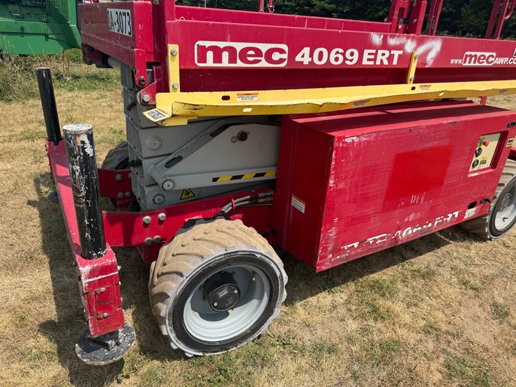 #2085-•-2016-mec-4096-ert-scissor-lift-image-15