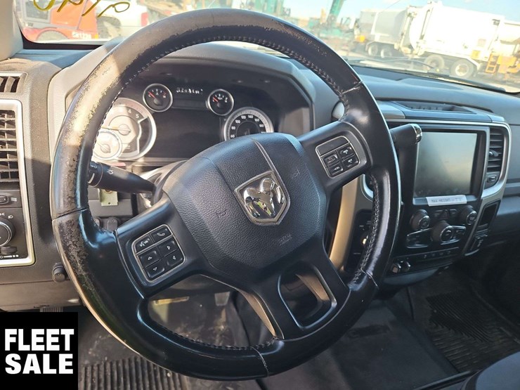 2015-dodge-3500-image-17