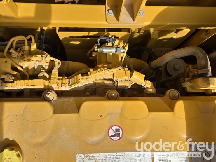 2019-caterpillar-352-image-67
