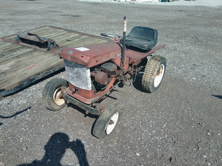 simplicity-wonder-boy-700-garden-tractor-image-1