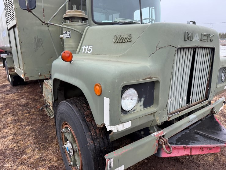 1984-mack-dm492s-image-9