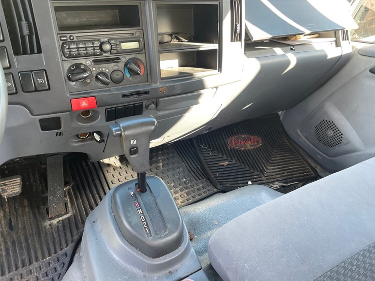 isuzu-nqr-image-31