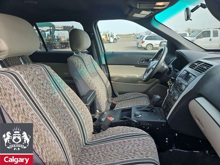 2015-ford-explorer-image-17