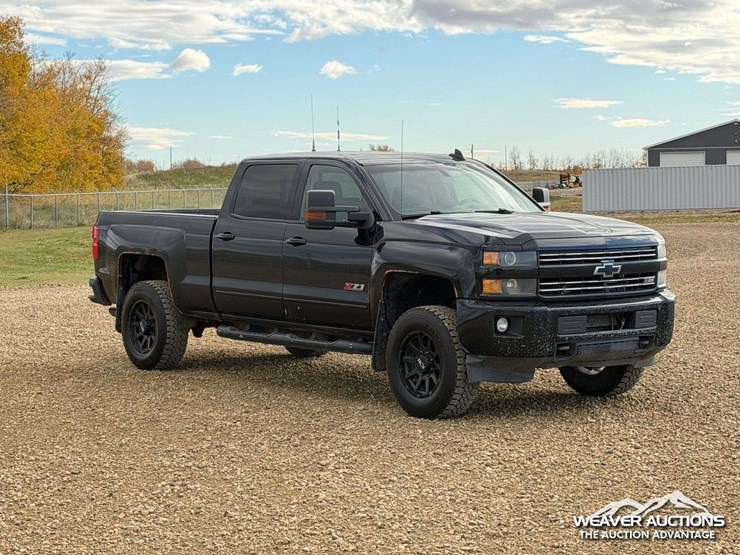 2017-chevrolet-silverado-2500hd-lt-image-2