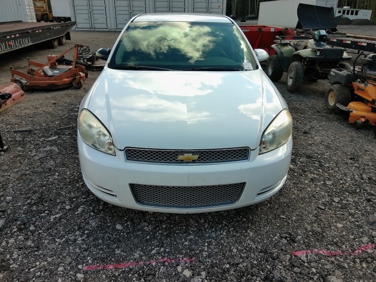 2011-chevy-impala-image-2