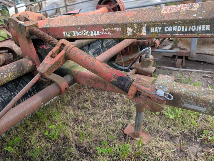 #4072-•-international-2a-hay-crimper-image-9