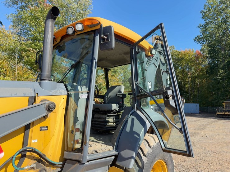 2017-deere-410l-image-23
