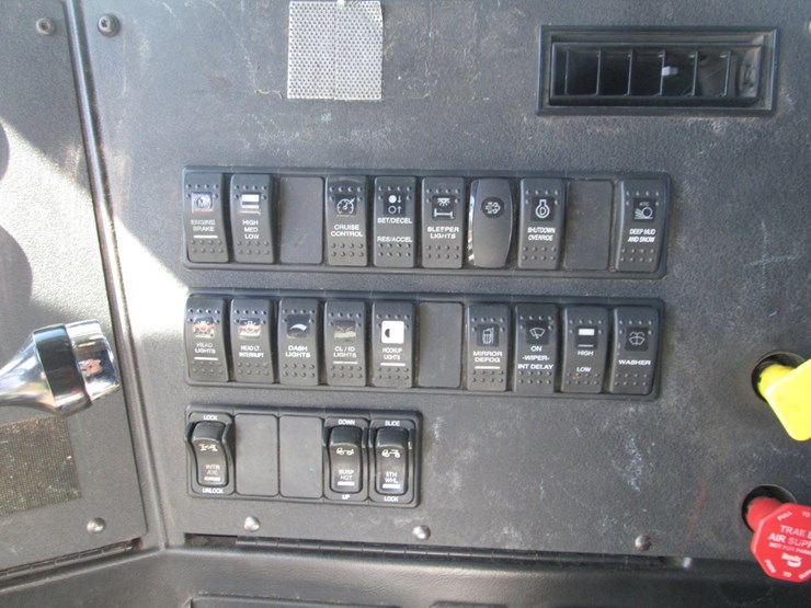 2020-western-star-4900-image-44