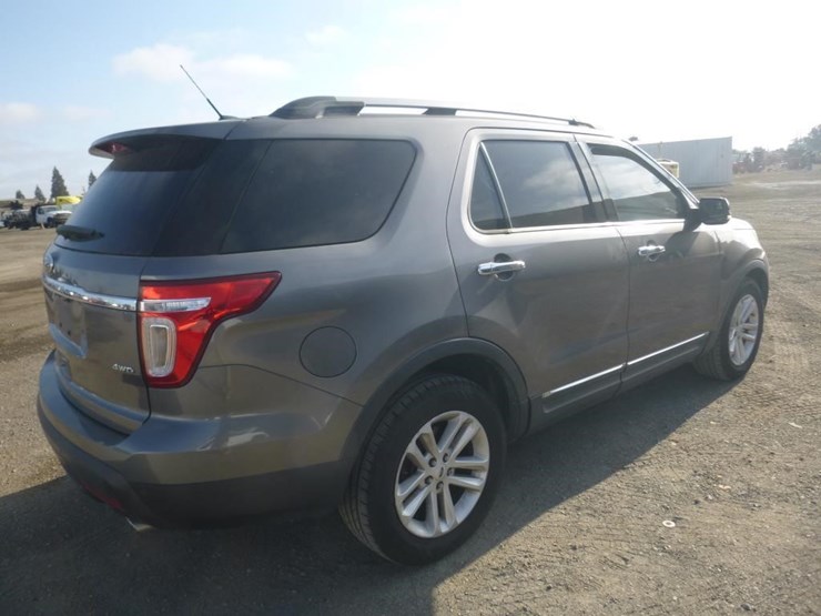 2012-ford-explorer-image-4