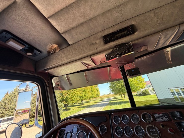 2005-peterbilt-378-image-56