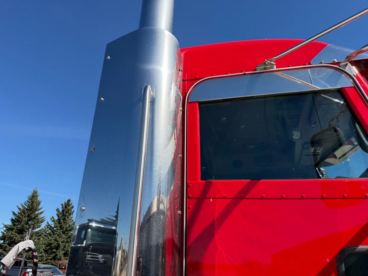 2020-peterbilt-389-image-25