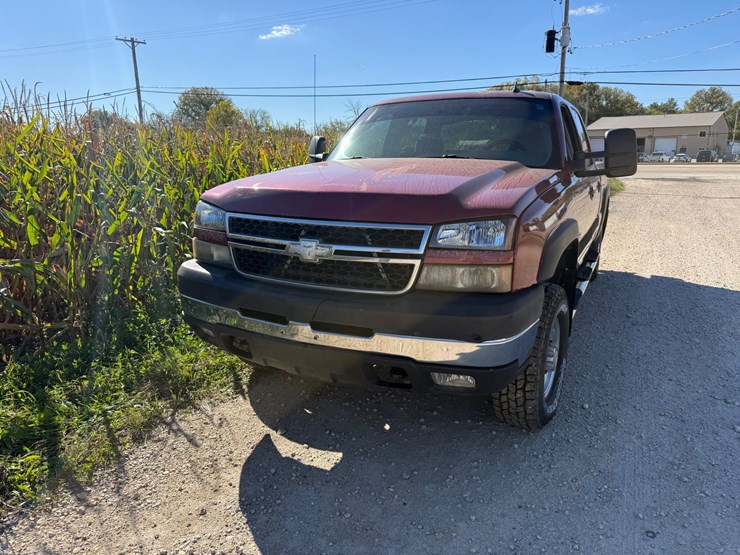 2006-chevrolet-2500hd-image-2