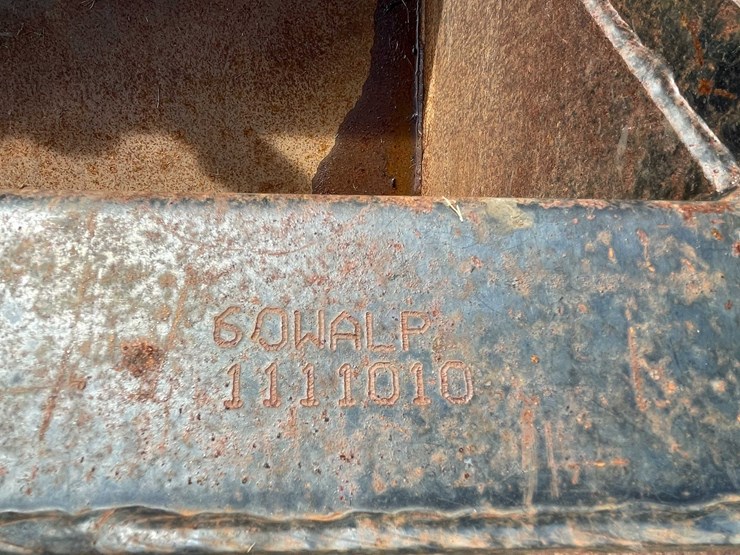 #1812-•-skid-steer-straight-edge-bucket-image-6