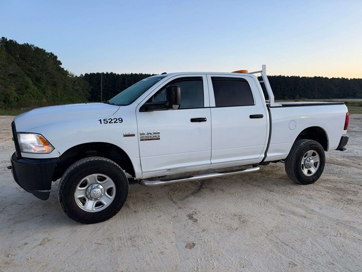 2017-dodge-2500-image-1