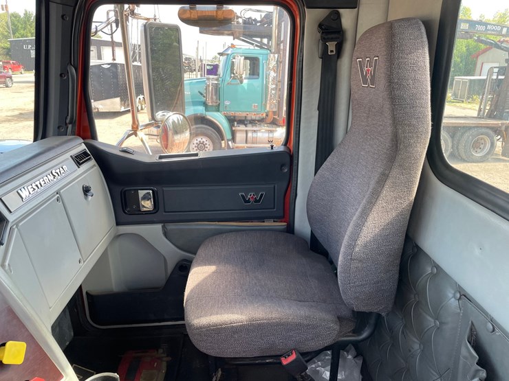 2016-western-star-4900sb-image-72
