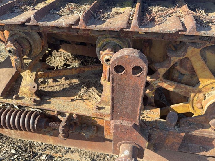 caterpillar-thirty-image-15