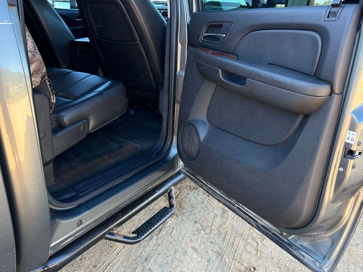 2011-chevrolet-silverado-2500hd-ltz-image-25