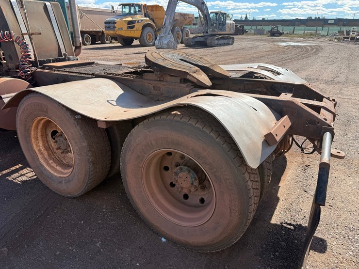 kenworth-t800-image-16