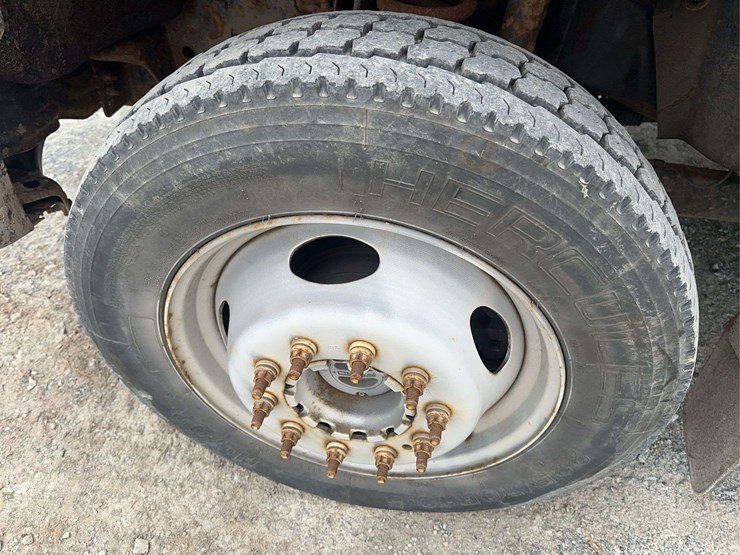 2014-ford-f550-image-9