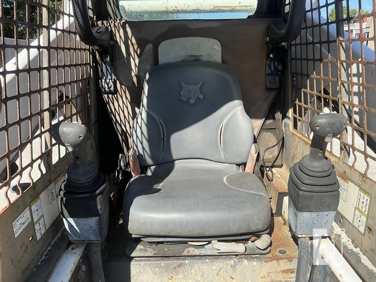 2011-bobcat-t190-image-11