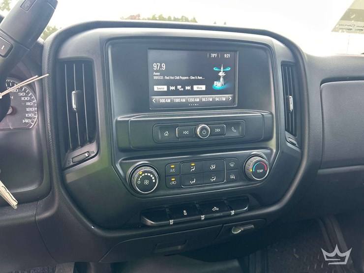 2018-chevrolet-silverado-1500-image-18