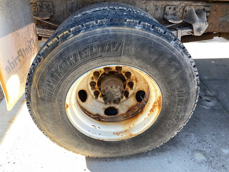 2002-chevrolet-6500-image-10