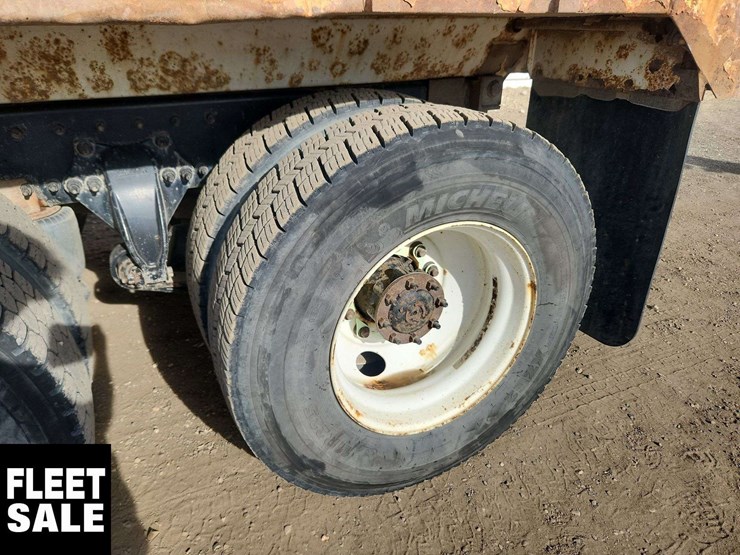 2018-freightliner-m2-106-image-10