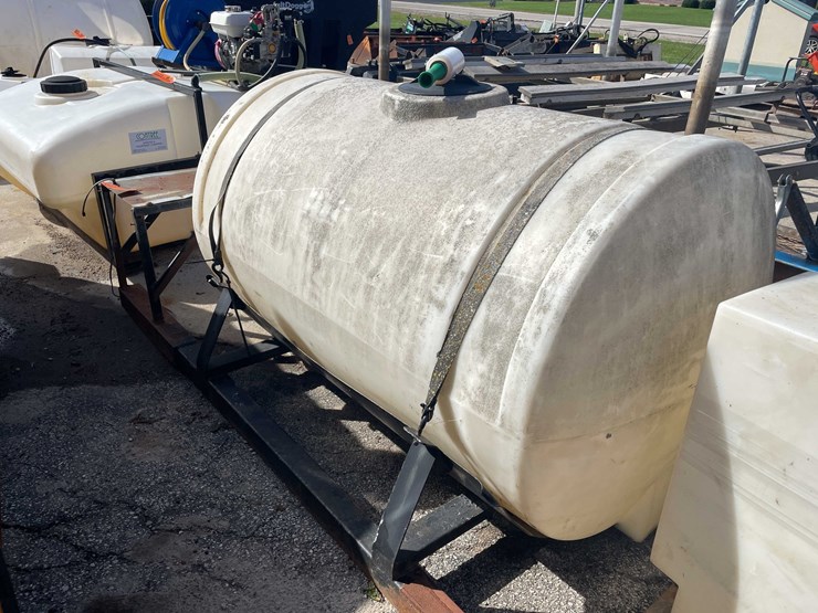 #1833-•-300-gallon-horizontal-hydroseed-tank-and-cradle-image-4