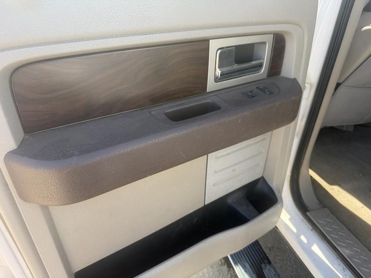 2010-ford-f150-platinum-image-33