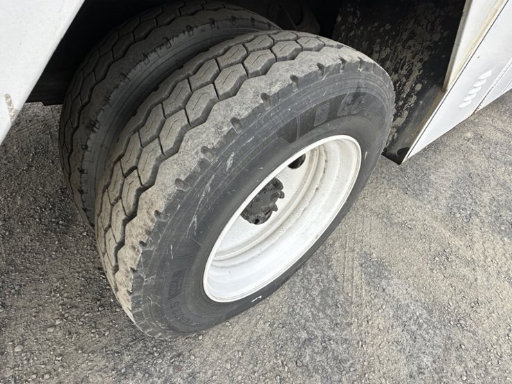 2005-ford-f650-image-14