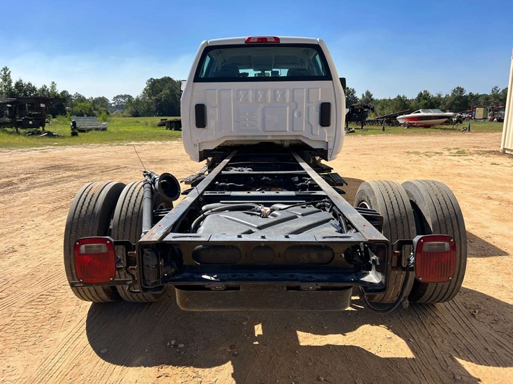 2019-chevrolet-silverado-5500hd-image-6