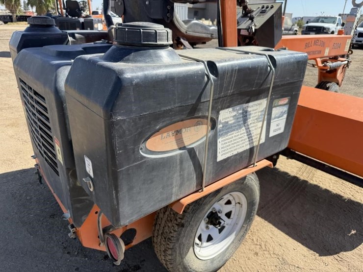 lay-mor-sm-300-3-wheel-broom-image-21
