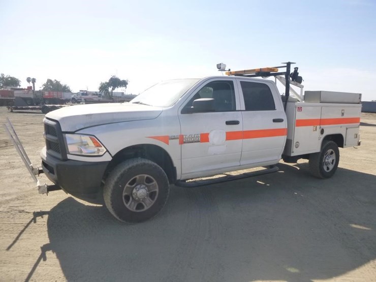 2015-dodge-2500-image-2