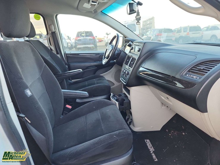 2012-dodge-grand-caravan-image-24