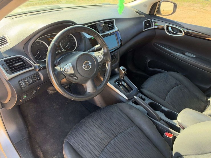 2019-nissan-sentra-4-door-sedan-(127,858-miles)-image-11